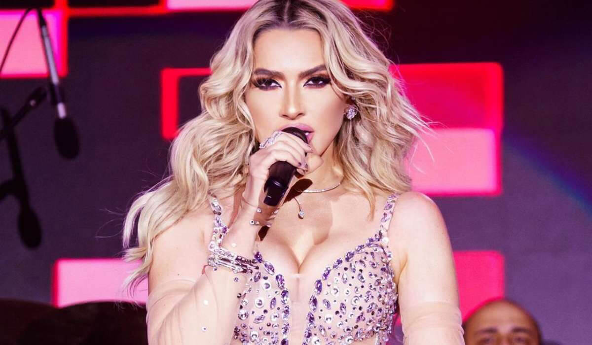 Hadise cərimələnən seriala görə tənqid etdi