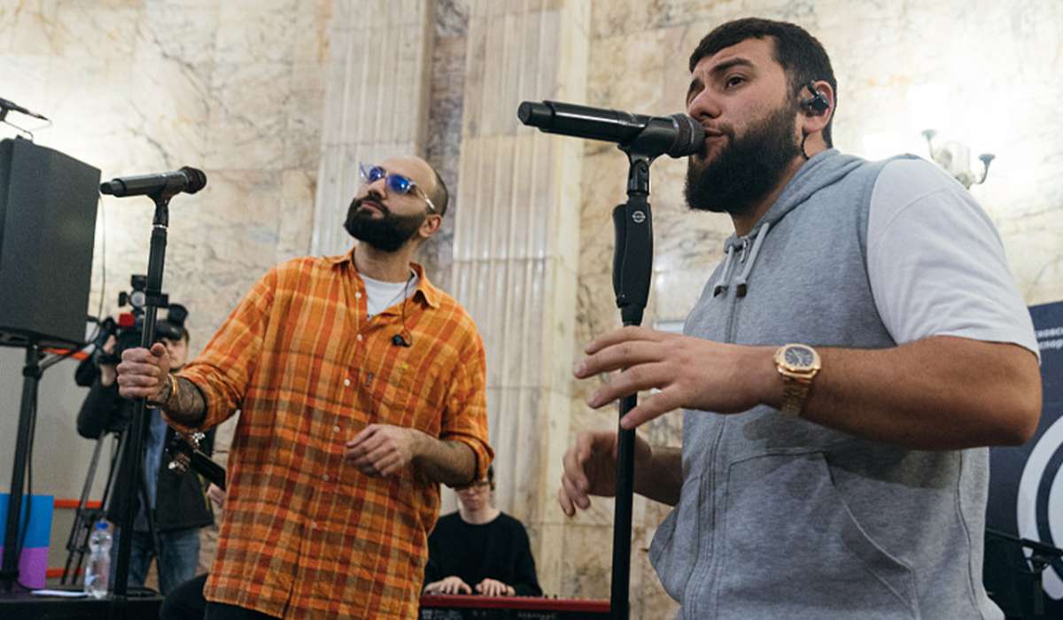 HammAli və Navai metroda konsert verdi