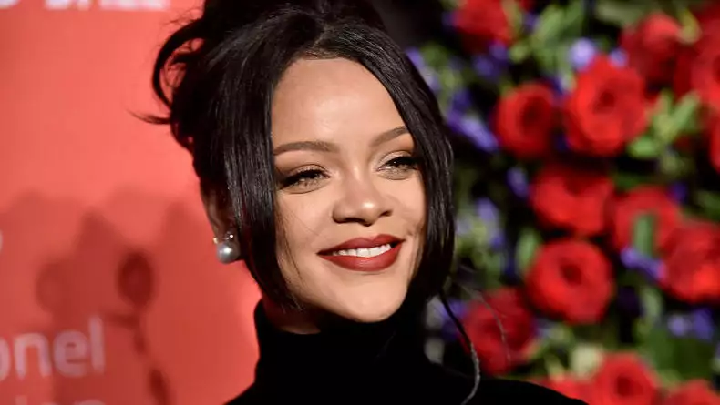 Rihanna bu dəfə belə görüntüləndi