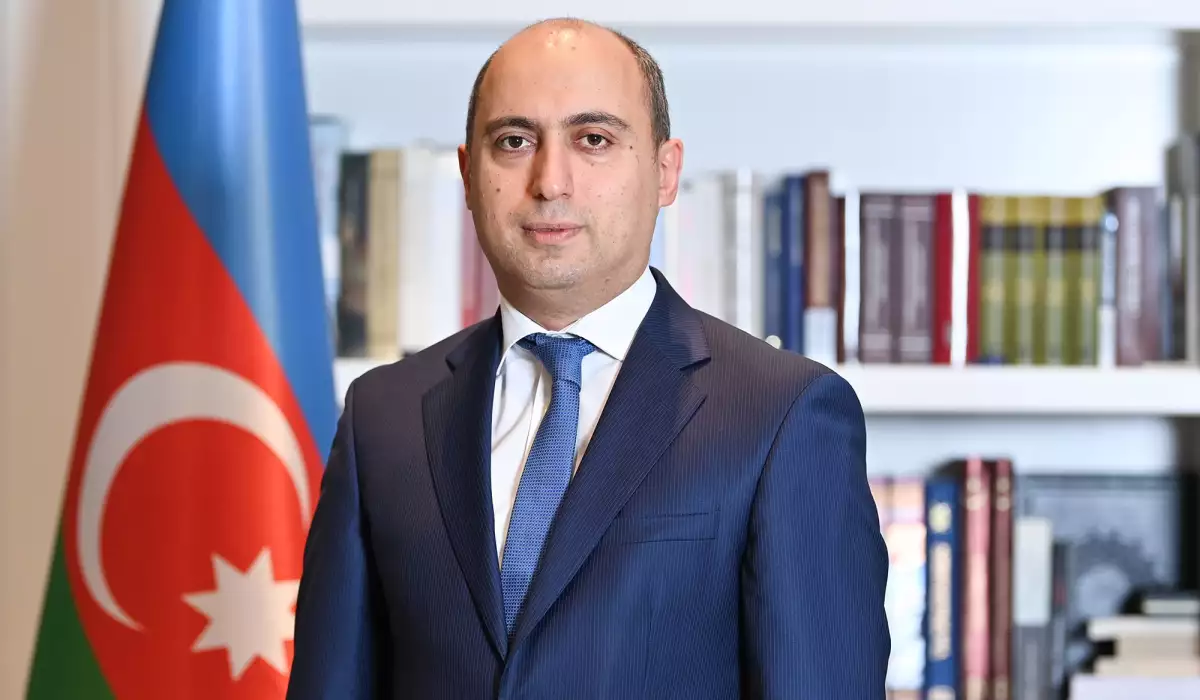 Emin Əmrullayev Qənirə Paşayevadan yazdı