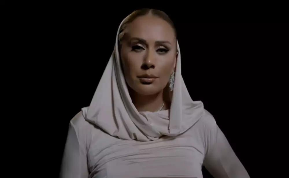 Roza Azərbaycanda bunu edən ilk müğənni oldu - Video
