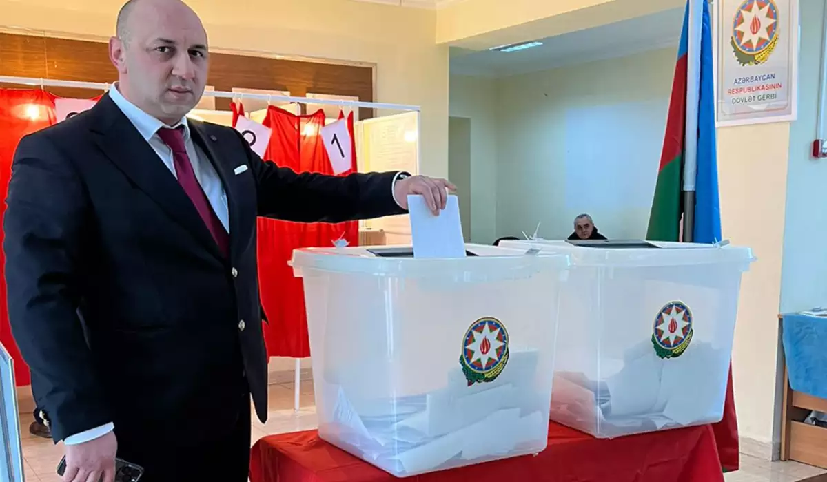 Anar Qəhrəmanov Prezident seçkilərində səs verib