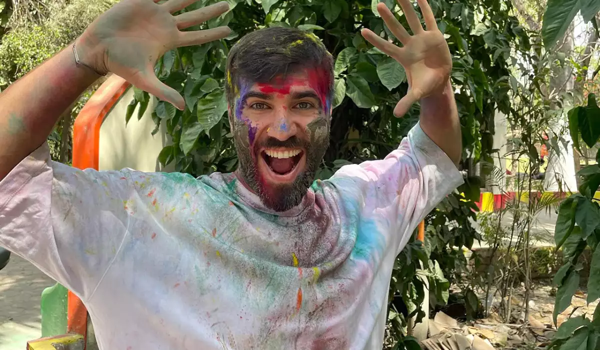 Çingiz Hindistanda Holi bayramında