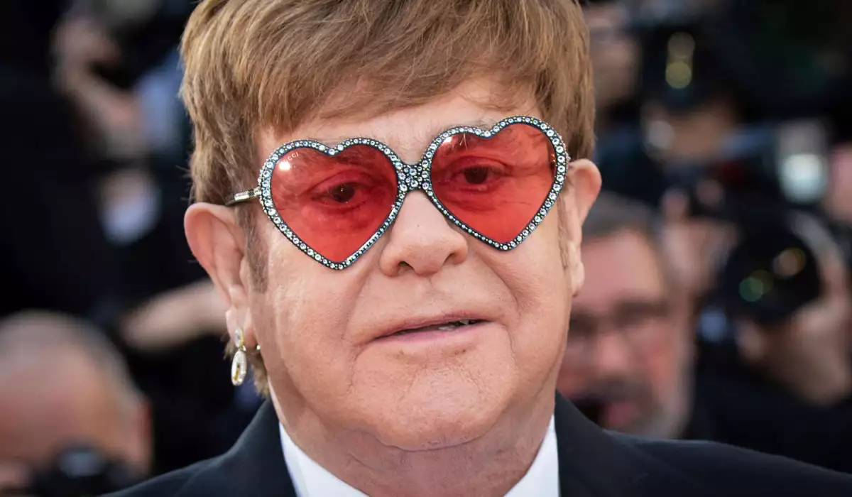 Elton Con işə düşdü!