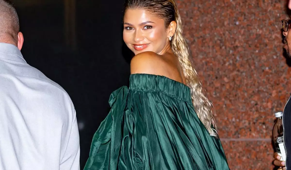 Zendaya yaşıl libası ilə gündəmdə