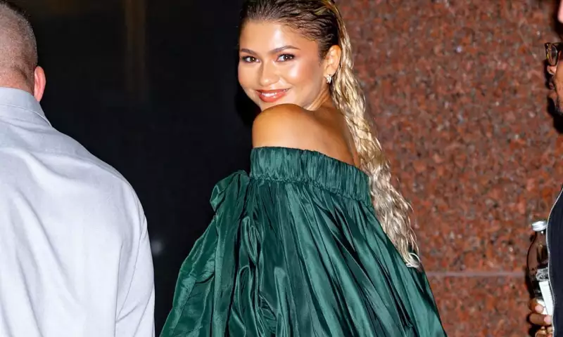 Zendaya yaşıl libası ilə gündəmdə