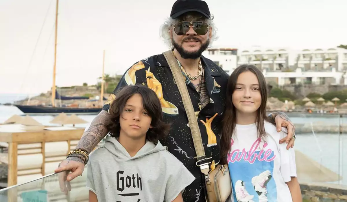 Kirkorov buna görə uşaqlarını Dubaydakı məktəbdən çıxartdı