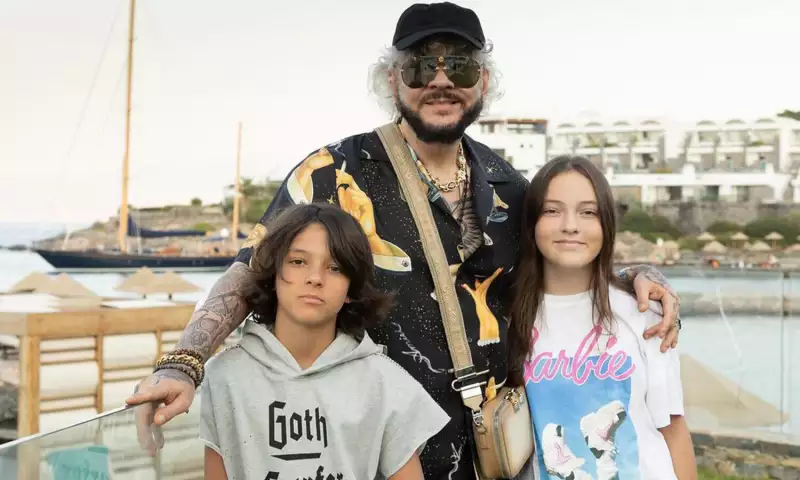 Kirkorov buna görə uşaqlarını Dubaydakı məktəbdən çıxardı