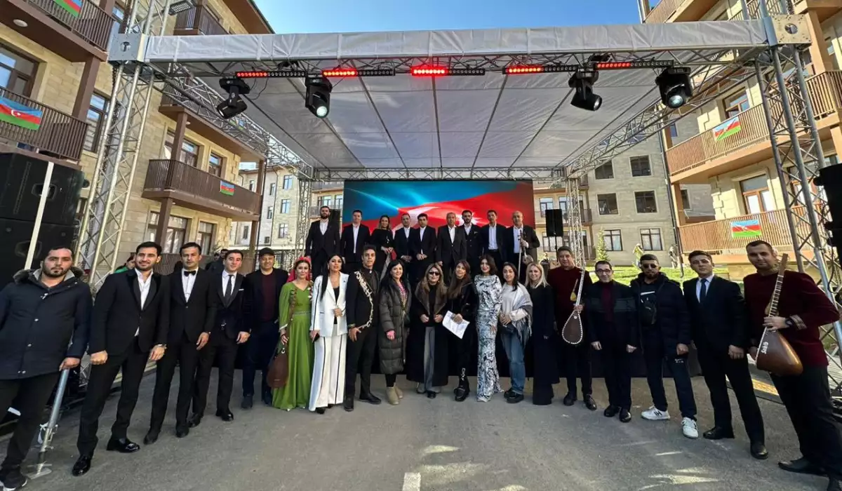 Azad torpaqlarda bayram konsertləri təşkil olunub