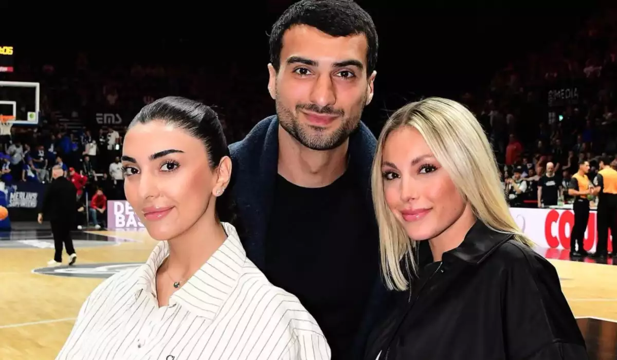 Mahir bacısı və sevgilisi ilə…