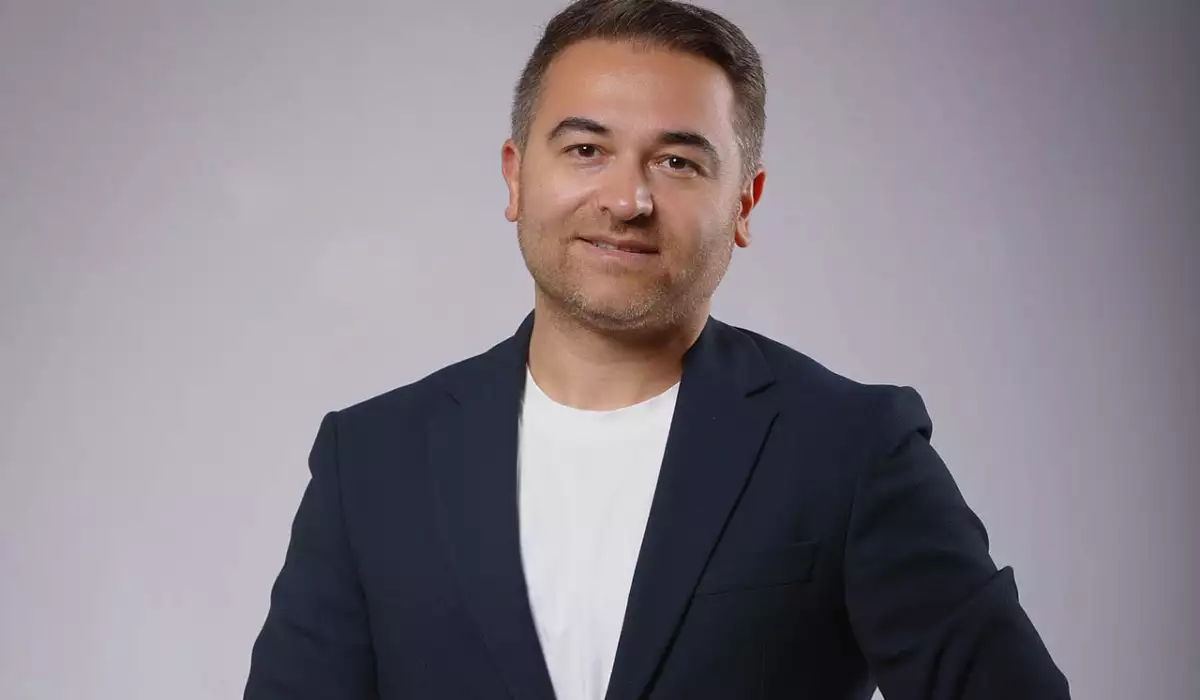 İlkin 24 il əvvəl...