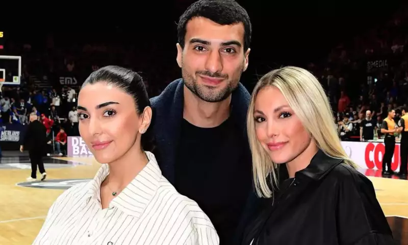 Mahir bacısı və sevgilisi ilə…