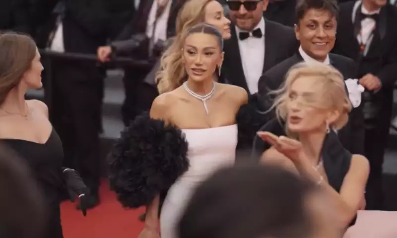 Röya Ayxan qırmızı xalıda!