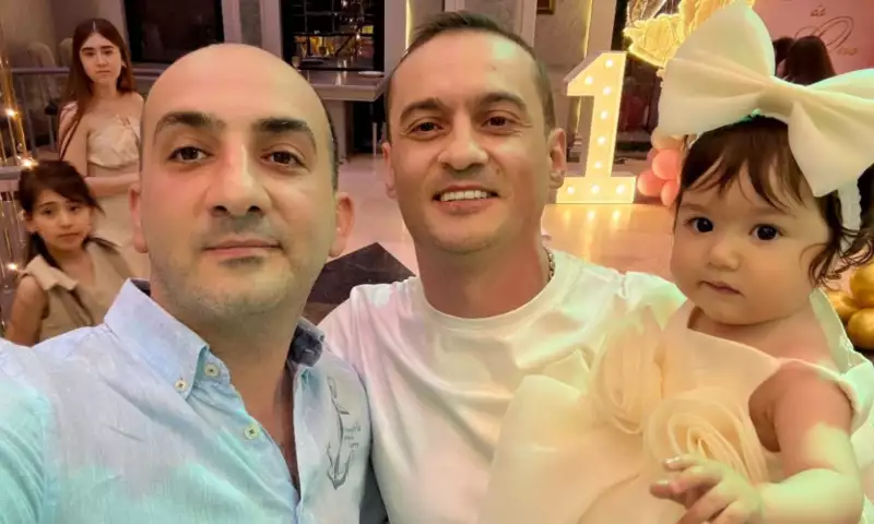 Emil qızına ad günü etdi