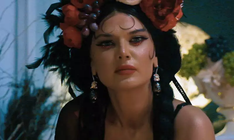 Natavan “Gülə-gülə” dedi