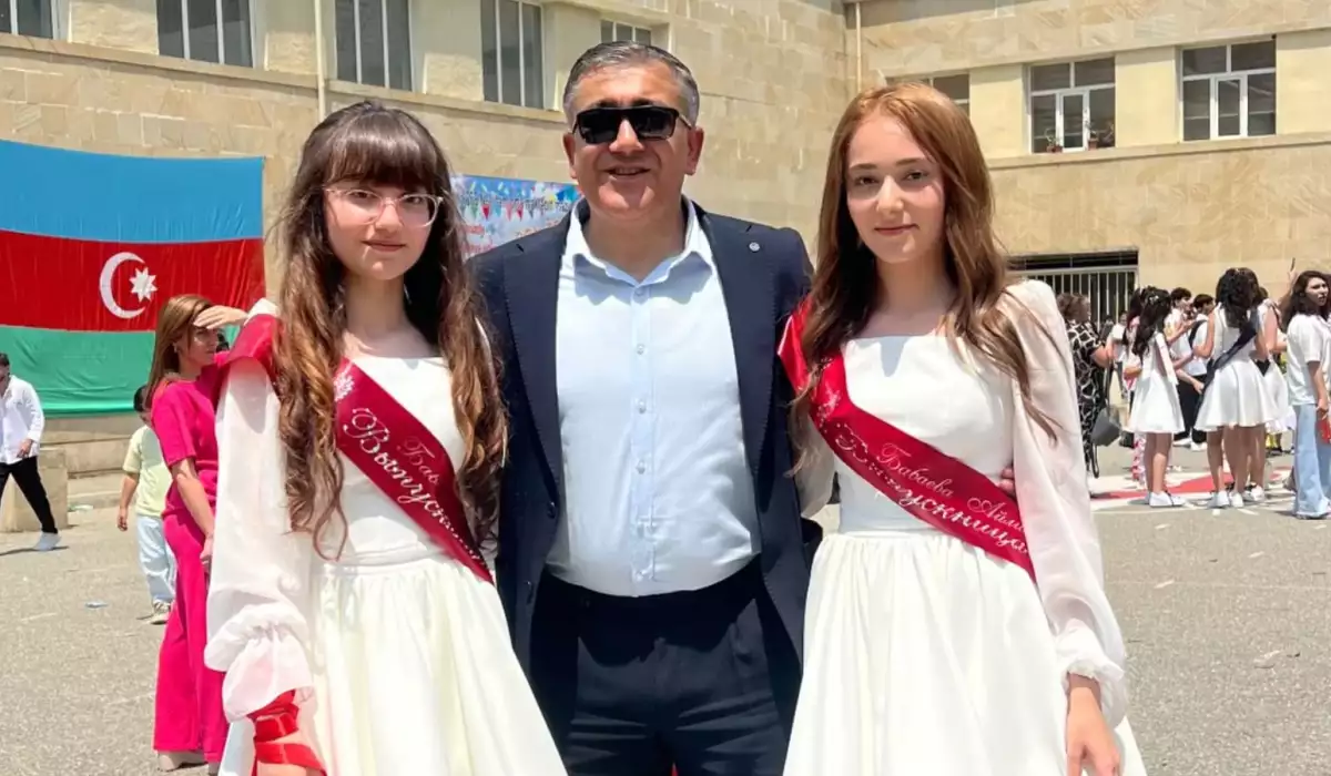 Ramil Babayevin qızları məzun oldu