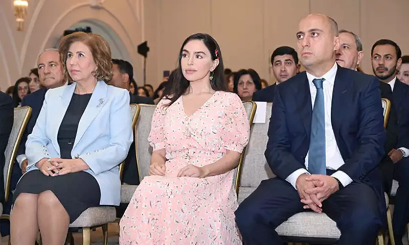 Leyla Əliyeva məzun günündə - Fotolar