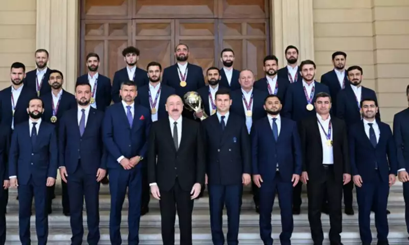 Prezident qalib futbolçularla görüşdü - Fotolar