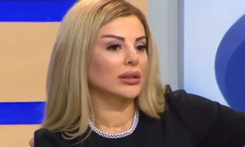 Əminə efiri tərk etdi