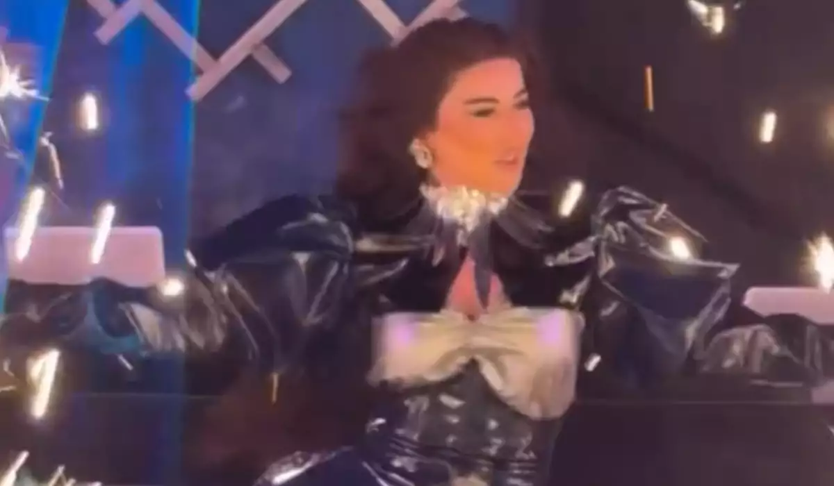 Səhnə geyimi diqqət çəkdi