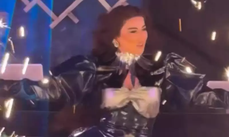 Səhnə geyimi diqqət çəkdi