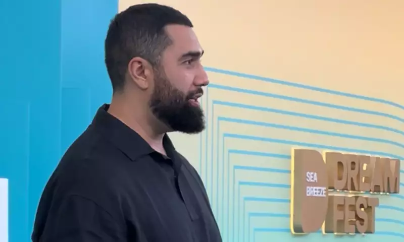 Jah Khalib qırmızı xalıda