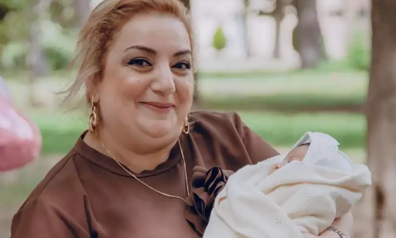 “Komedixana”nın aktrisası nənə oldu
