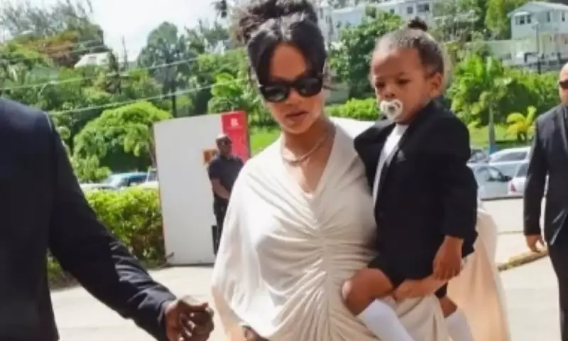 Rihanna atasının yas mərasimində