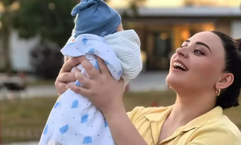 Almaxanım yeni doğulan oğlu ilə