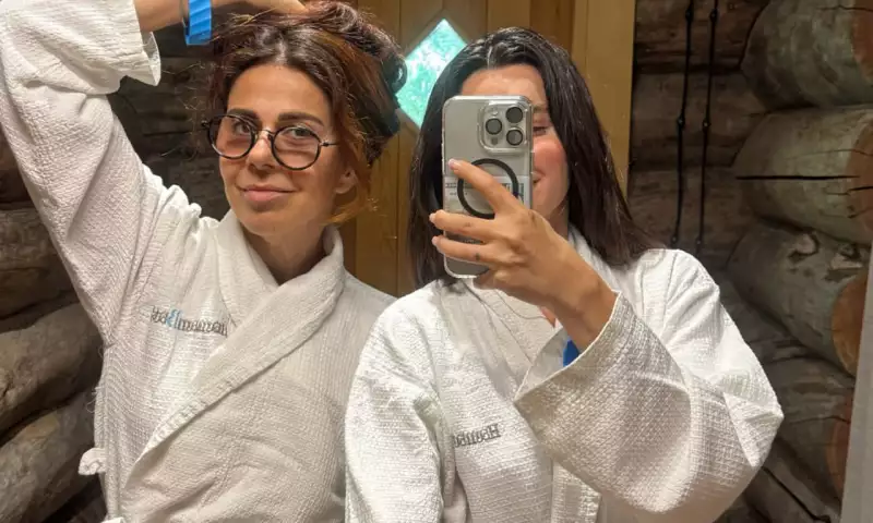 Nəsrinin anası ilə hamam keyfi