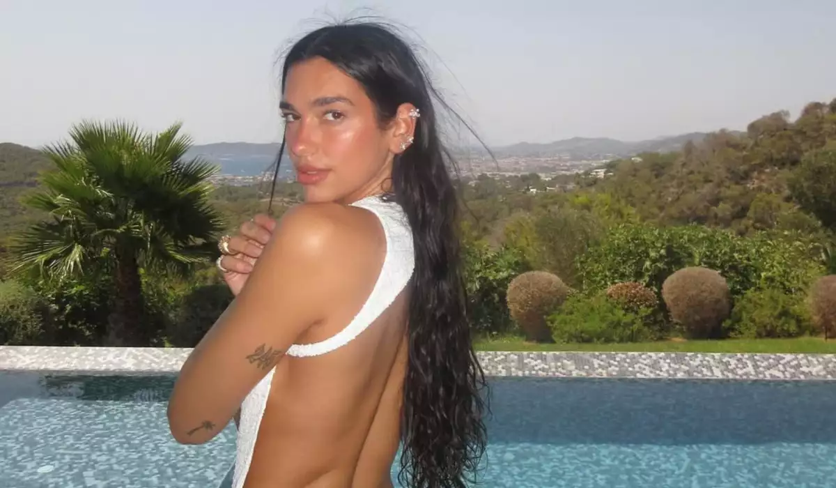 Dua Lipadan qeyri-adi dekolte