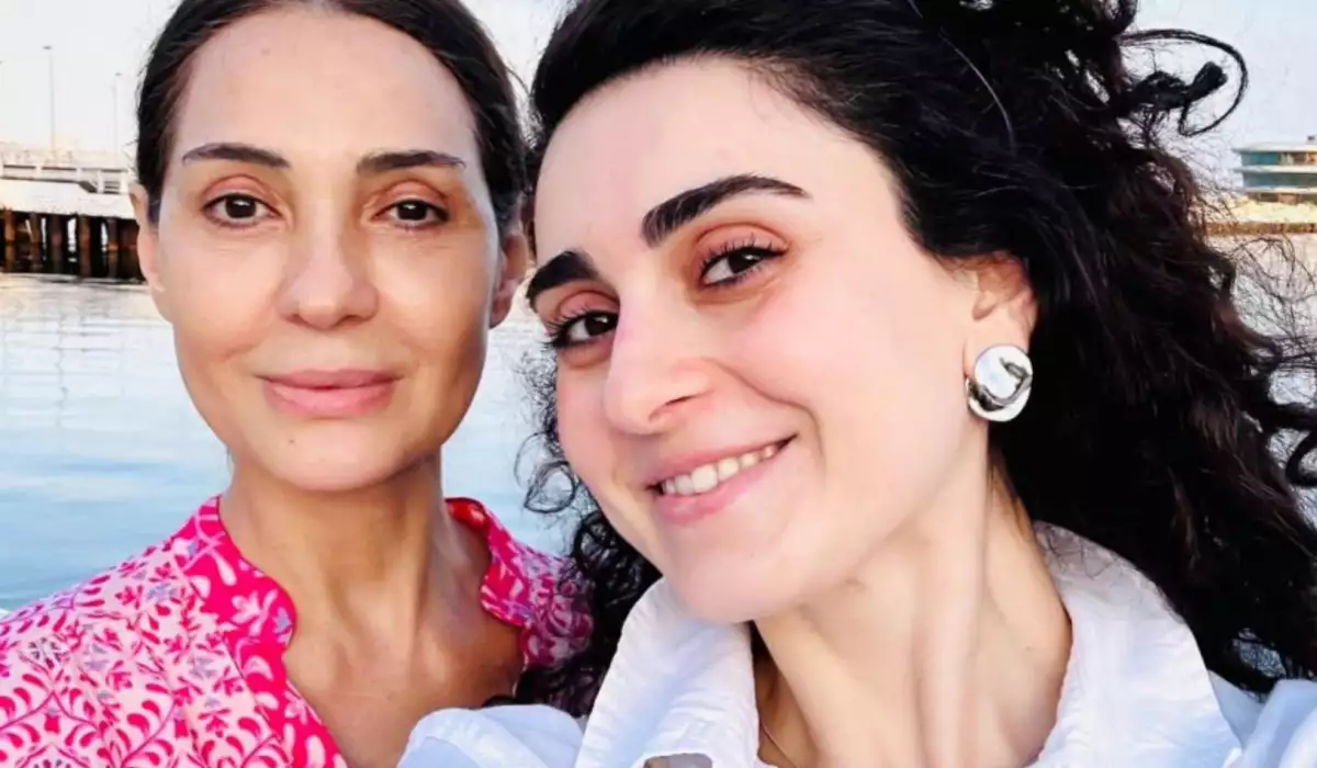 Gülzar Qurbanova qızı ilə…