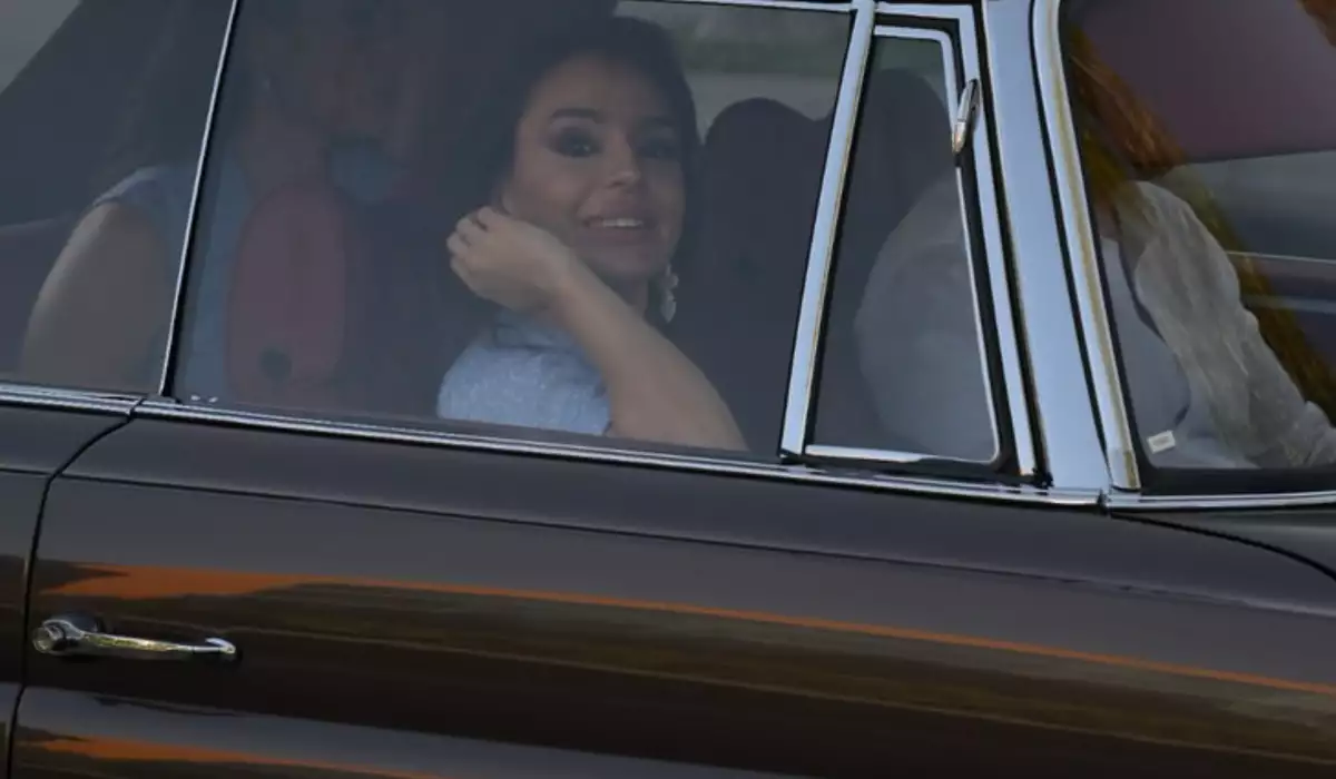 Leyla Əliyeva retro avtomobillərin sərgisində