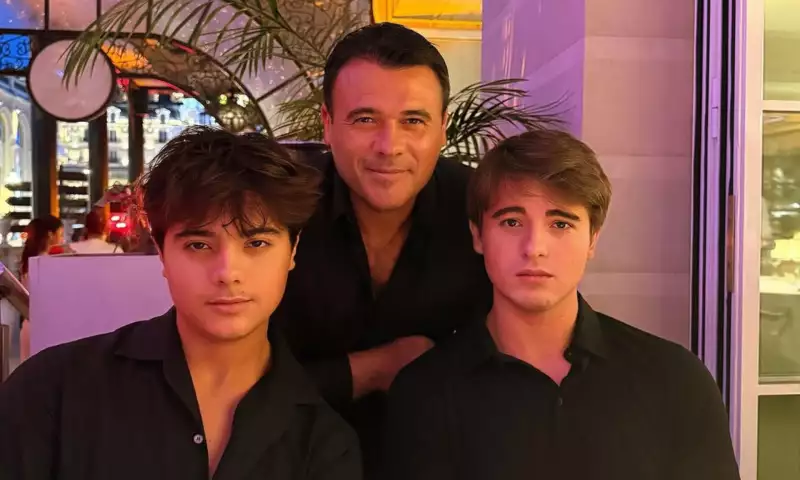 Emindən oğulları ilə foto