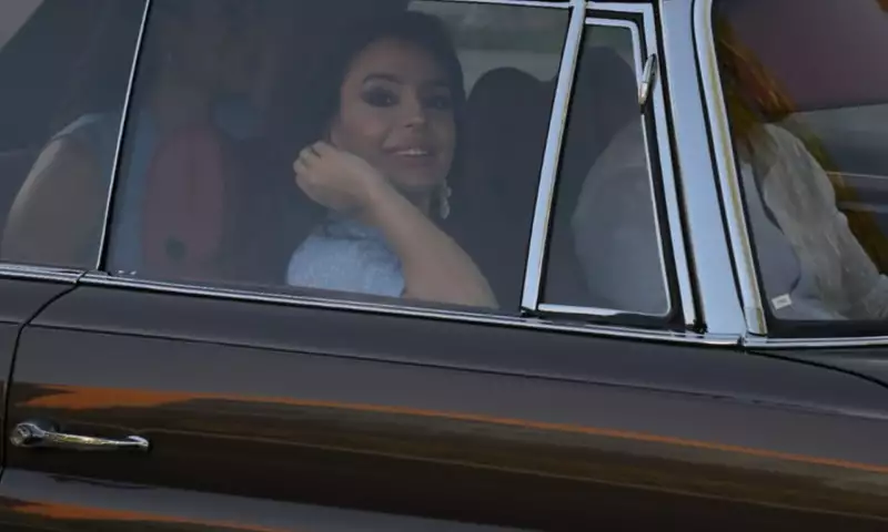 Leyla Əliyeva retro avtomobillərin sərgisində