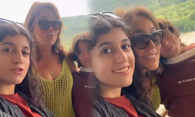 Lalə Məmmədova qızları ilə