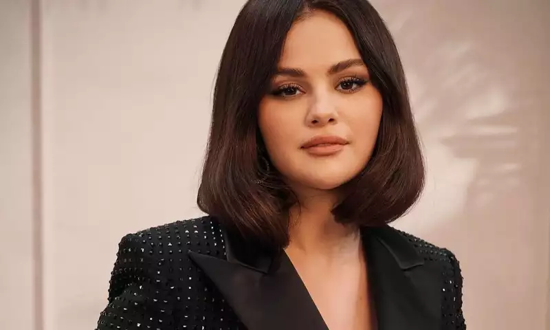 Selena ana olmaq istəyir