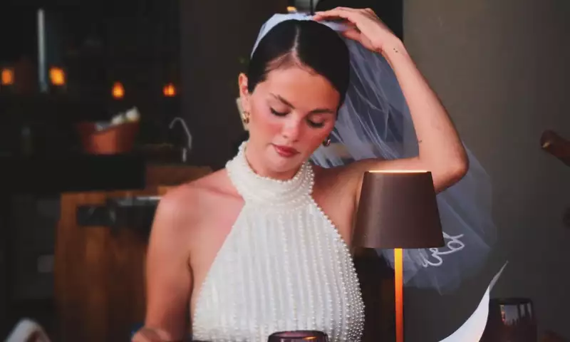 Selena subaylıqla vidalaşdı!