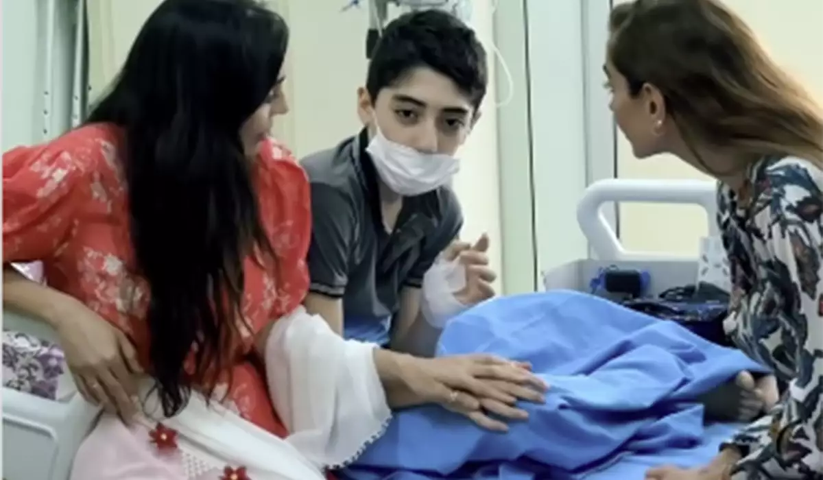 Leyla və Arzu Əliyevalar müalicə alan uşaqları ziyarət etdi
