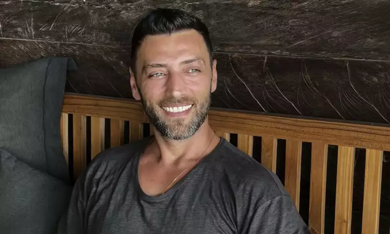Aktyor hamını aldadıb Baliyə qaçdı