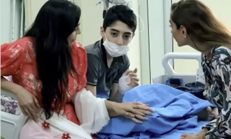 Leyla və Arzu Əliyevalar müalicə alan uşaqları ziyarət etdi