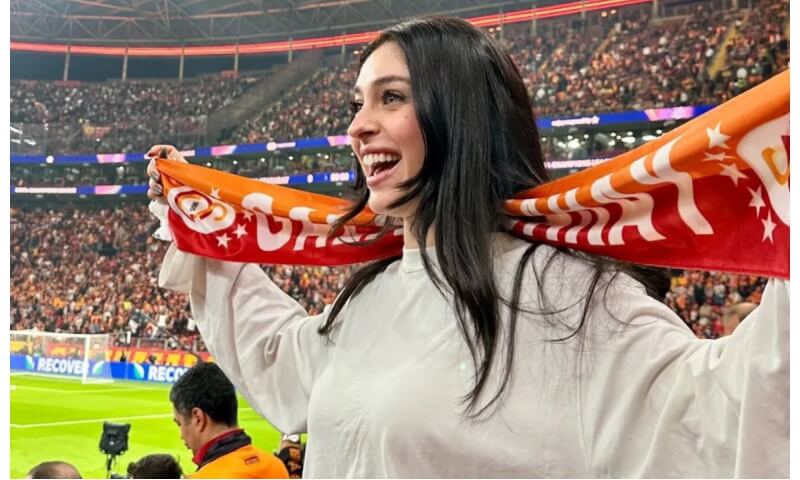 Bir yerdə futbol izlədilər