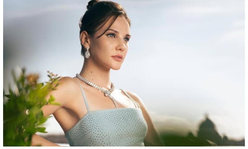Alina həkim obrazında