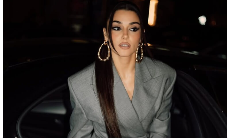 Hande "Paris Moda Həftəsi"ndə