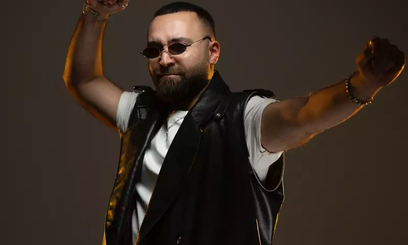 Azad bu hitə yeni nəfəs verdi